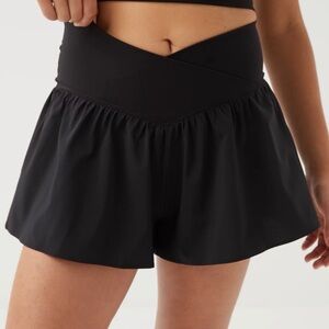 OFFLINE by aerie flowy crossover shorts in black size XS NWOT